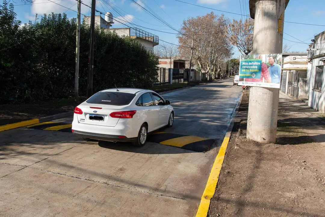 nuevo asfalto en villa vatteone varela