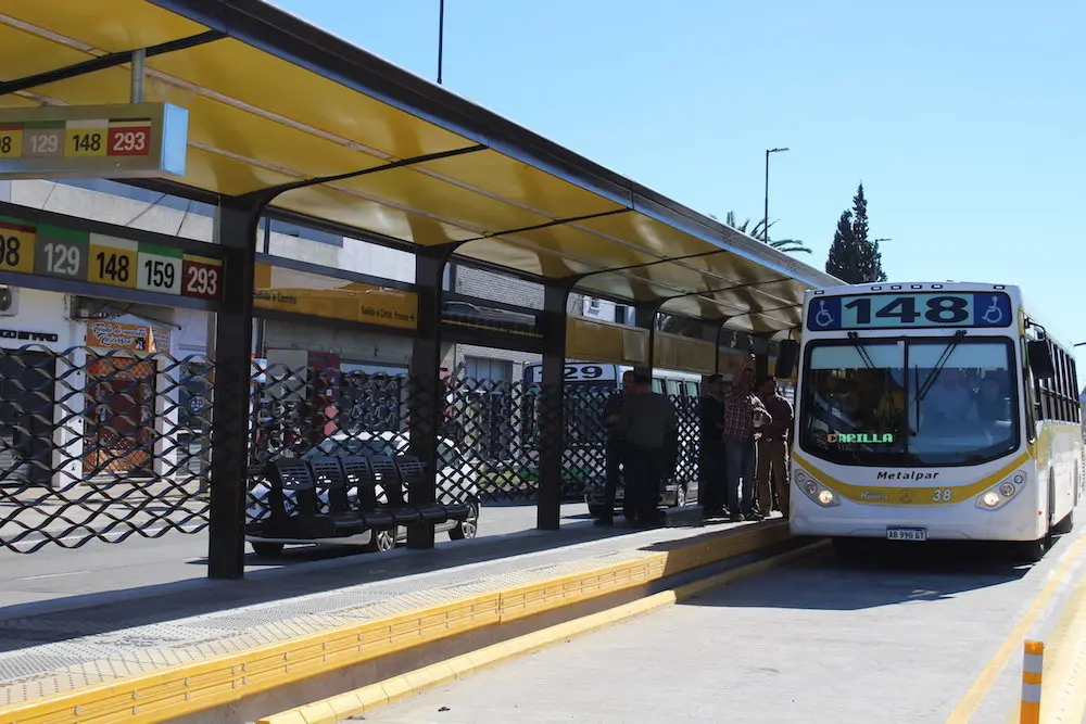 5_Un interno de la línea 148 transportó al intendente Molina y el ministro Dietrich