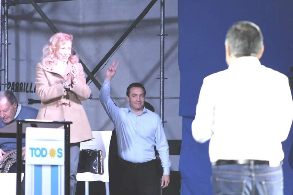 Julio Pereyra presentó a Andrés Watson en el escenario
