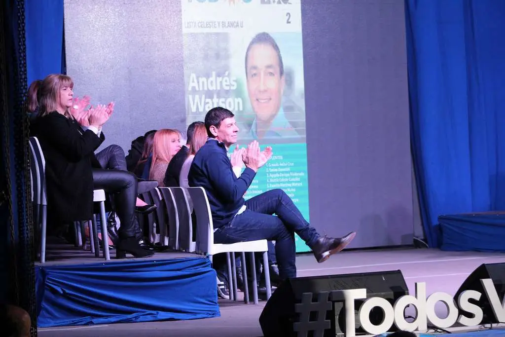 Los precandidatos escucharon con atención a Pereyra y Watson