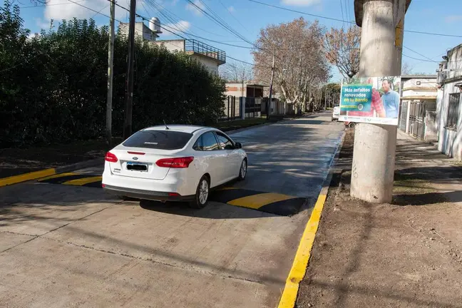 nuevo asfalto en villa vatteone varela