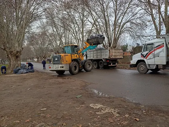 limpieza de basura en varela por el clima