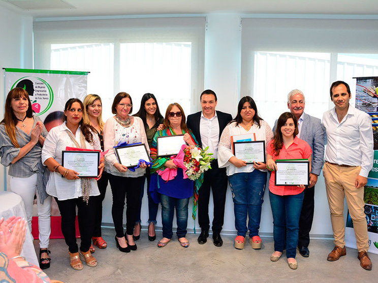 Reconocimiento a mujeres emprendedoras en Varela