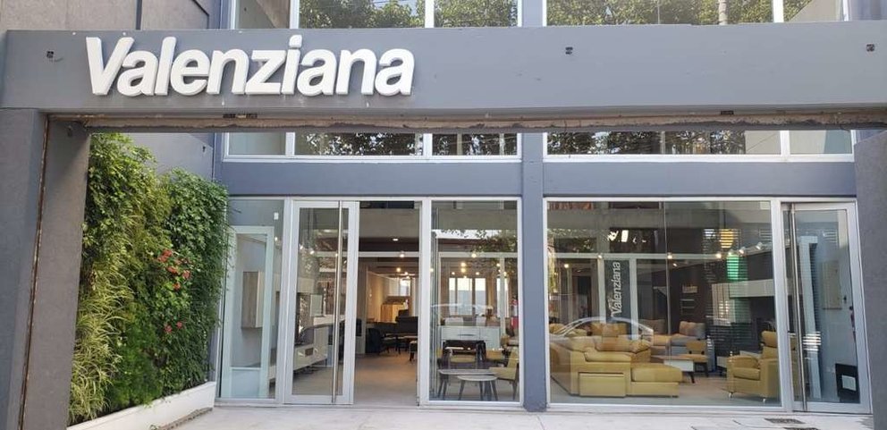 Nuevo espacio comercial de la mueblería Valenziana en Florencio Varela.