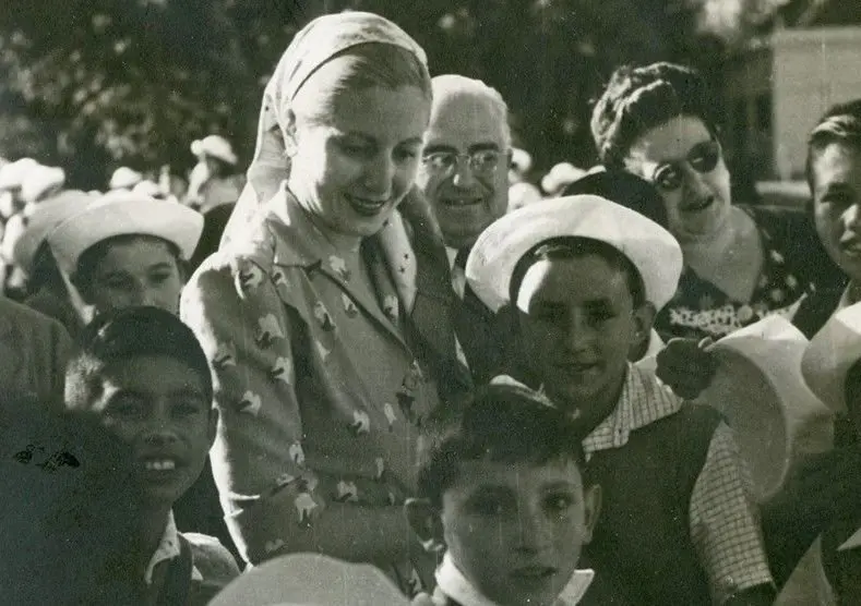 EVA PER&Oacute;N - Copy