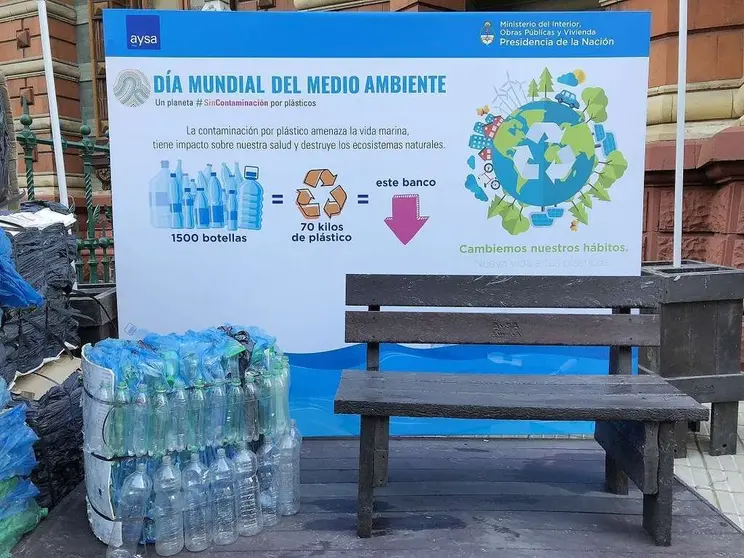 AySA_cuatromedios_plasticos_ambiente