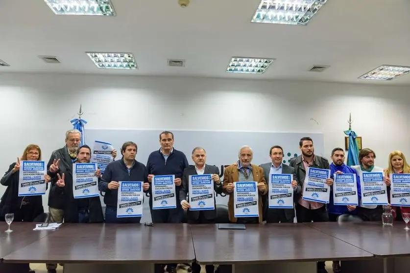 #4medios #salvemosalaunaj hcd