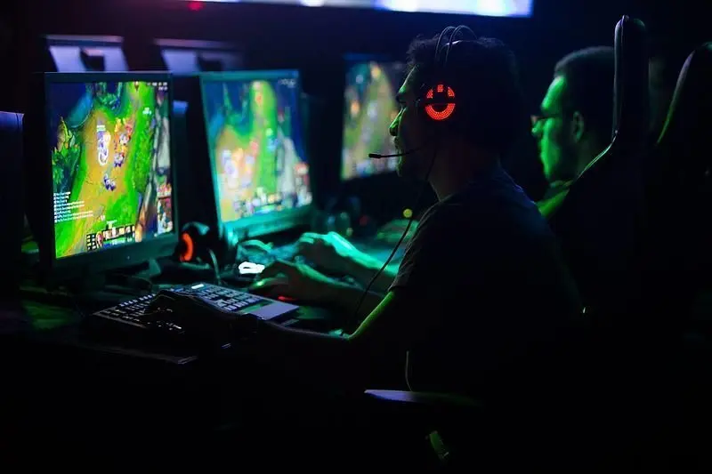 #4medios Meltdown_Paris_Competition_League_of_Legends