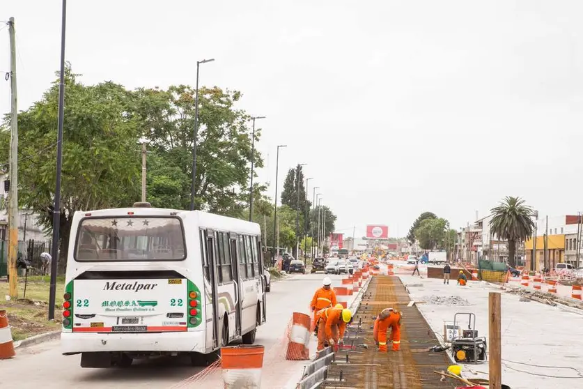 COMENZARON A CONSTRUIR LAS PRIMERAS TRES ESTACIONES DEL METROBUS  (3)