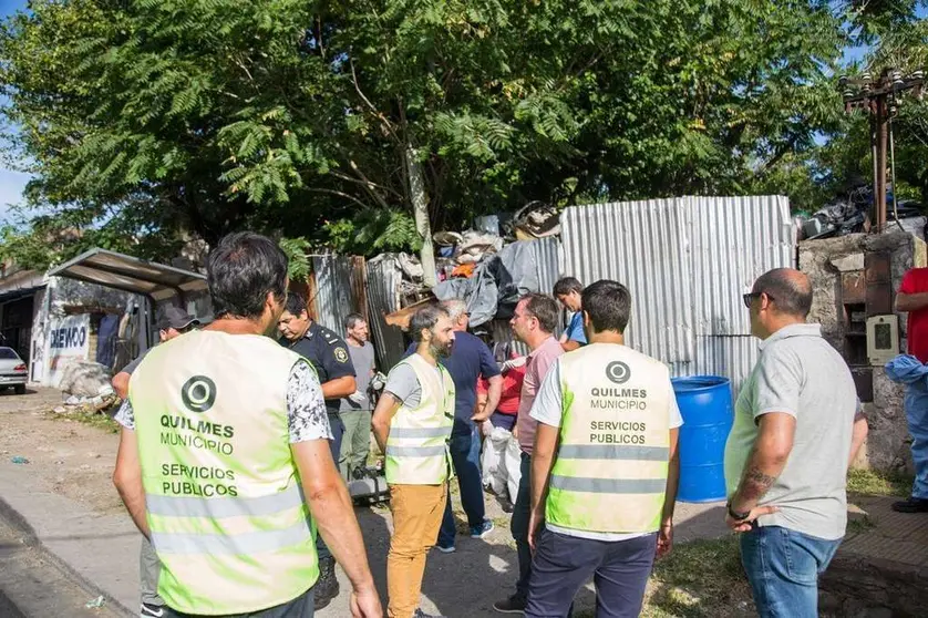 EL MUNICIPIO REALIZ&Oacute; LA LIMPIEZA DEL PREDIO DE UN ACUMULADOR DE BASURA DOMICILIADO EN AVENIDA LAMADRID (1)