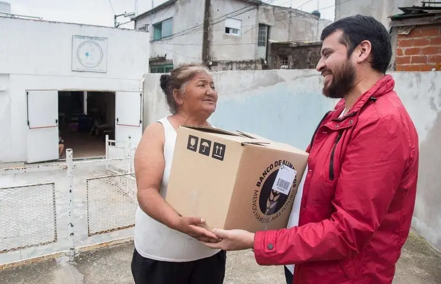 EL MUNICIPIO ENTREG&Oacute; M&Aacute;S DE DIEZ MIL PRODUCTOS L&Aacute;CTEOS A DOCE ORGANIZACIONES SOCIALES DE LA CIUDAD (3) (1)