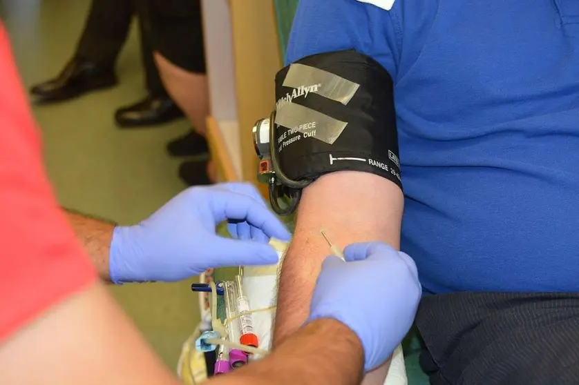 donar sangre hospital cuatro medios