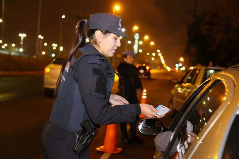 Controles policiales quilmes cuatro medios