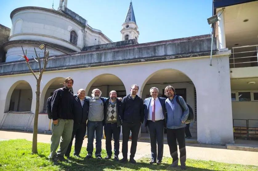 alberto fernandez cuatro medios curas villeros