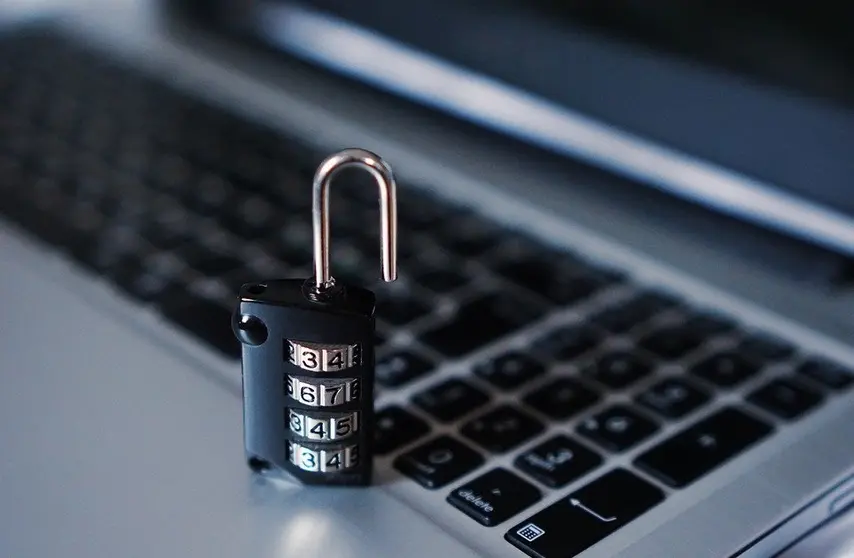 computer-seguridad-cuatro medios