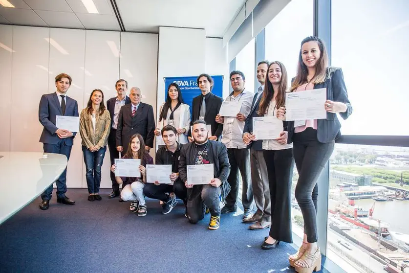 bbva premio cuatro medios banco 