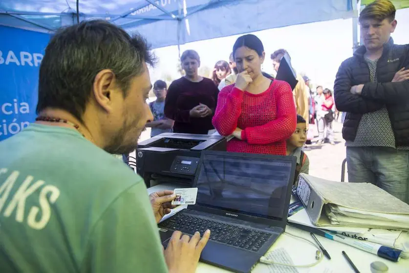 AUH bono cuatro medios 
