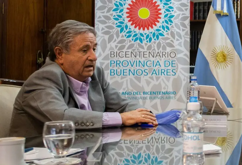 18 de agosto de 2020. El gobernador de la provincia de Buenos Aires, Axel Kicillof, firmo junto al ex presidente, Eduardo Duhalde y el ministro de producci&oacute;n, Augusto Costa un convenio de cooperacion.
Foto: Mariano Sand&aacute;