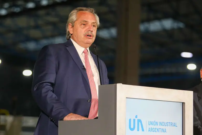 Telam, Ciudad de Buenos Aires, 03 de diciembre de 2020: El presidente Alberto Fern&aacute;ndez asegur&oacute; que en los &uacute;ltimos tres meses "la industria toda se est&aacute; moviendo" y convoc&oacute; a que sea "un momento fundacional para hacer otro pa&iacute;s" que no permita m&aacute;s el debate si Argentina es un pa&iacute;s agropecuario o industrial porque "Argentina es un pa&iacute;s agropecuario e industrial".
Foto: Presidencia de la Naci&oacute;n/amb/Telam