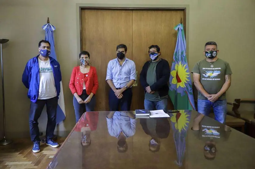 MAYRA MENDOZA Y CARLOS BIANCO JUNTO A LOS VETERANOS DE MALVINAS (3)
