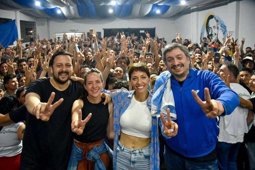 Máximo Kirchner celebró el triunfo local del Frente de Todos con Mayra Mendoza en Quilmes.