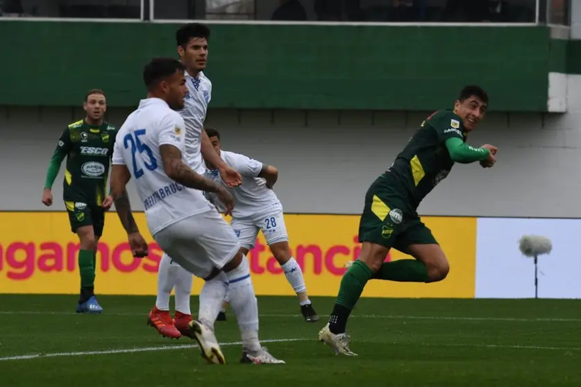 Defensa y Justicia  enfrenta a Godoy Cruz en Mendoza