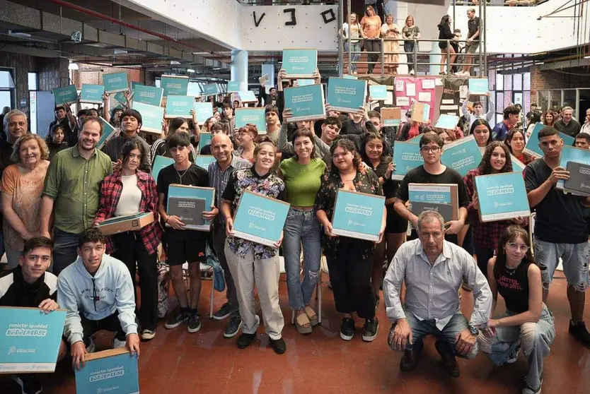 MAYRA NUEVAS AULAS EN EL EXNORMAL DE QUILMES 2