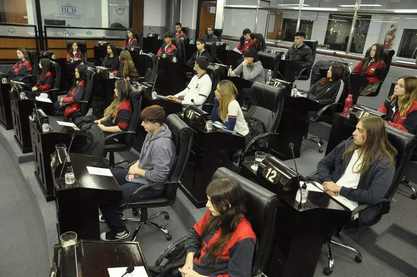 ESTUDIANTES AL HCD