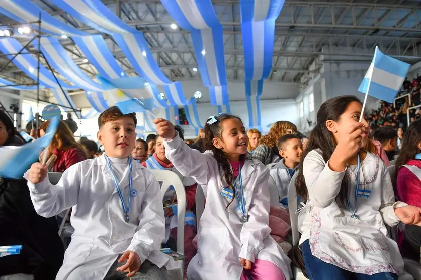 ceremonia_lealtad_bandera_varela_niños_baneras
