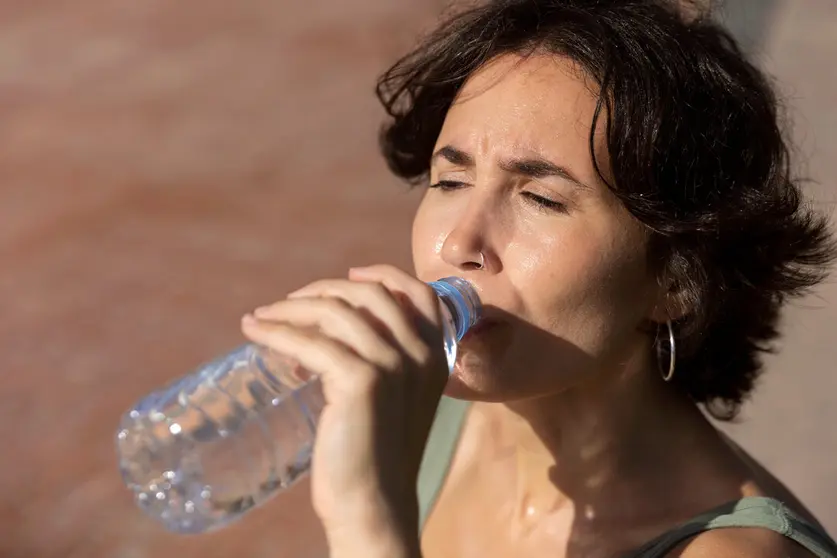 elder-woman-struggling-with-high-temperature (1)