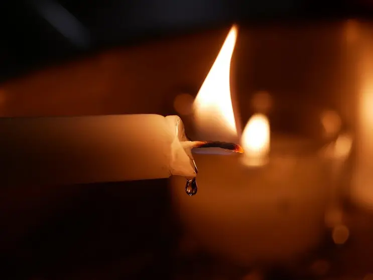 candle-8661042_1280