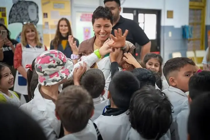 MAYRA PRESENTÓ EL PROGRAMA &ldquo;QUILMES COOPERA 2025 PROYECTOS EDUCATIVOS DE LA COMUNIDAD&rdquo; (1) (1)
