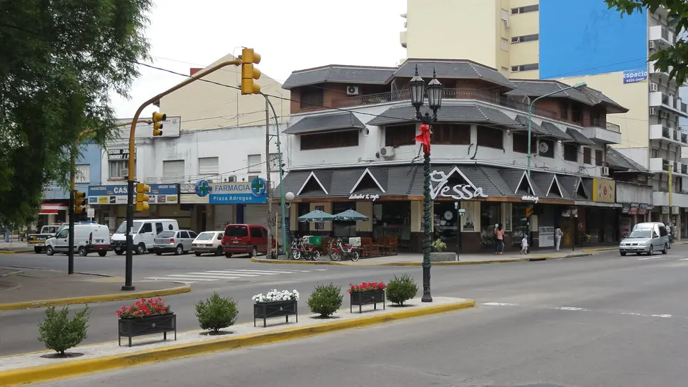 Centro_comercial_de_Adrogu&eacute;- Javier Amato