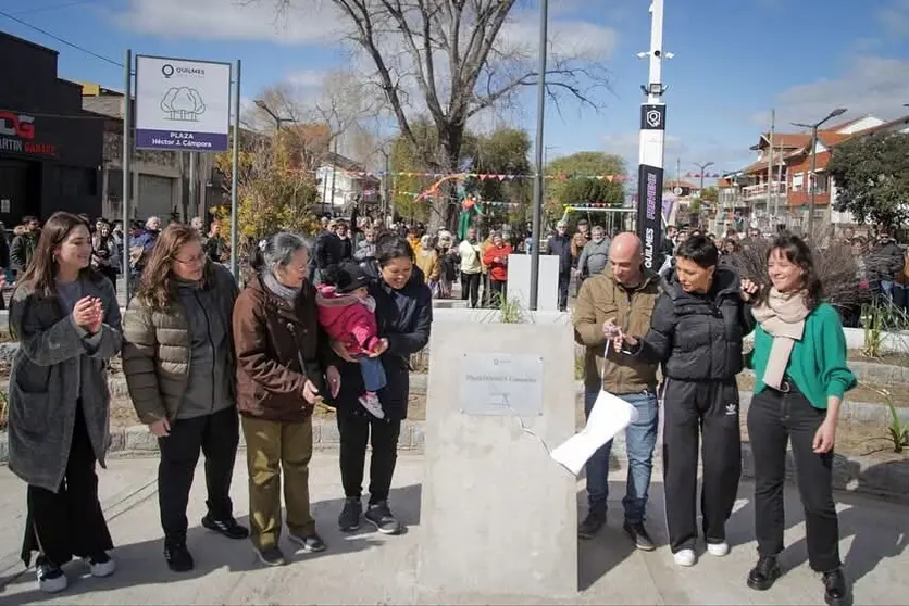 MAYRA Y CECI SOLER INAUGURARON LA PUESTA EN VALOR INTEGRAL DE LA PLAZOLETA HÉCTOR CÁMPORA EN QUILMES OESTE  (4)