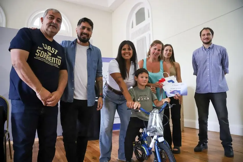 EL MUNICIPIO DE QUILMES ENTREGÓ CERTIFICADOS DE HABILITACIÓN Y DISTINCIONES A COMERCIANTES Y VECINOS 1