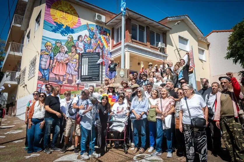 SE DESCUBRIÓ UN MURAL Y UNA PLACA EN EL EX POZO DE QUILMES 1