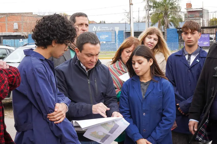 escuela tecnica 4 de varela estudiantes con intendente