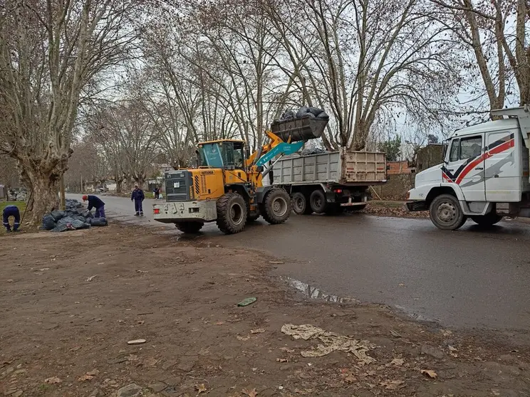 limpieza de basura en varela por el clima