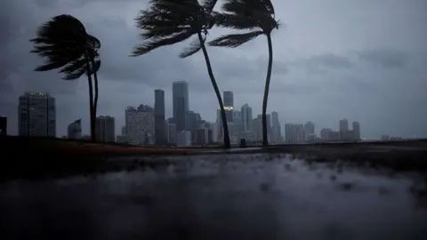 El Hurac&aacute;n Irma golpea a Miami con vientos de hasta 250kmh