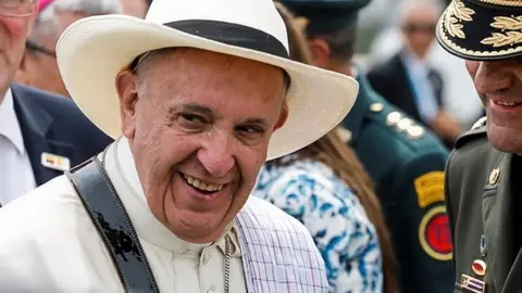 El Papa Francisco recorre Colombia en otra visita hist&oacute;rica por Latinoam&eacute;rica