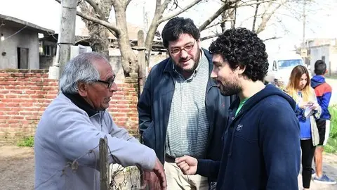 Pablo Alaniz y Pablo Avelluto en una charla con vecinos en Gobernador Costa