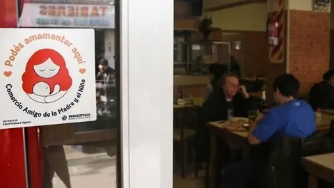 Ahora las mam&aacute;s podr&aacute;n amamantar en los comercios gastron&oacute;micos de Berazategui