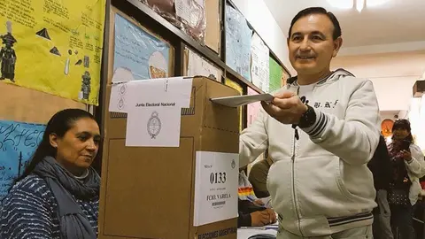 Daniel Gonz&aacute;les ya emiti&oacute; su voto