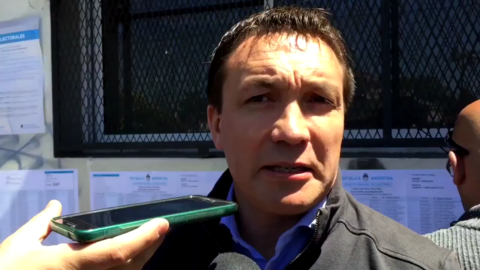 Andr&eacute;s Watson, intendente interino, vot&oacute; en la Escuela N&deg;14