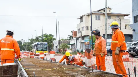 COMENZARON A CONSTRUIR LAS PRIMERAS TRES ESTACIONES DEL METROBUS  (1)