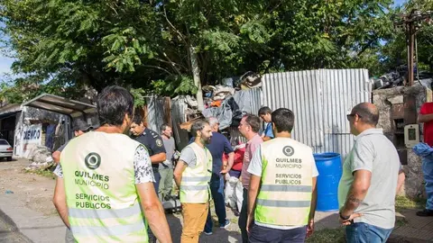 EL MUNICIPIO REALIZ&Oacute; LA LIMPIEZA DEL PREDIO DE UN ACUMULADOR DE BASURA DOMICILIADO EN AVENIDA LAMADRID (1)
