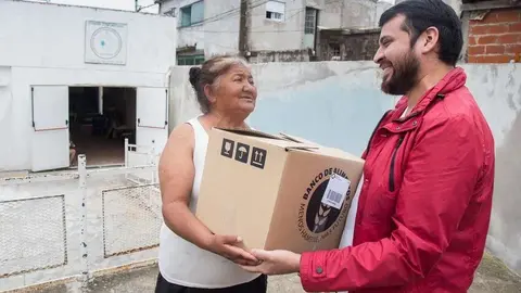 EL MUNICIPIO ENTREG&Oacute; M&Aacute;S DE DIEZ MIL PRODUCTOS L&Aacute;CTEOS A DOCE ORGANIZACIONES SOCIALES DE LA CIUDAD (3) (1)