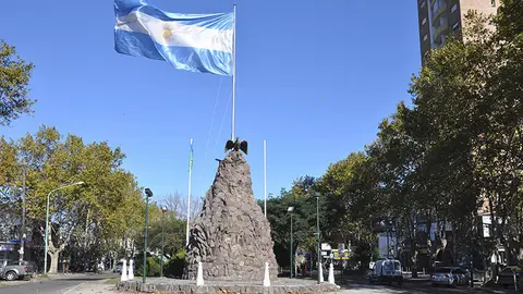 Muestra Monumento a la Bandera Cuatro Medios