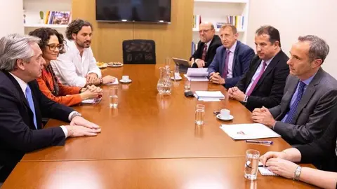 alberto fernandez banco mundial cuatro medios