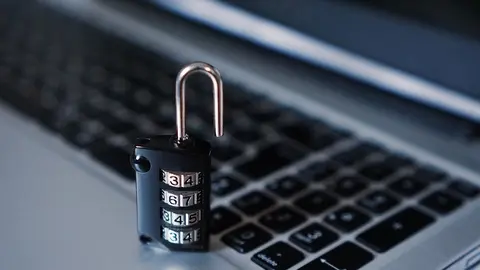 computer-seguridad-cuatro medios
